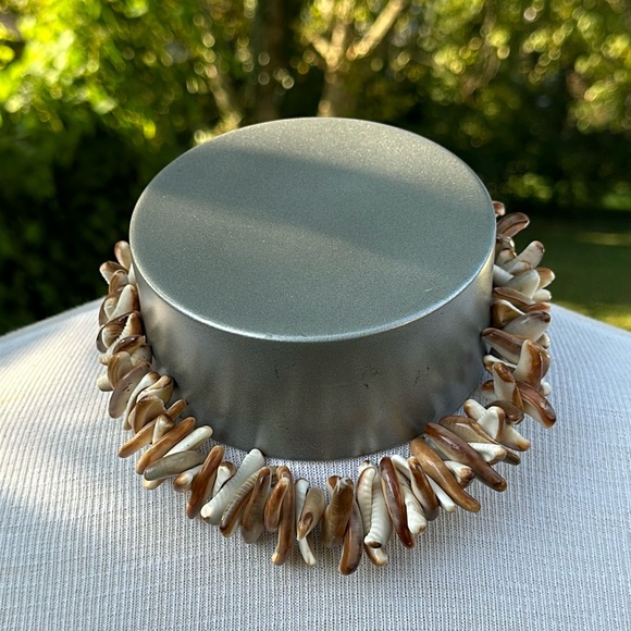 Vintage Signed Designer "Les Bernard Inc" Brown Shell Necklace - Picture 1 of 9